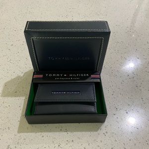 Tommy Hilfiger key case and valet